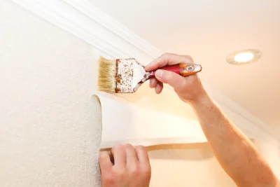 Pose de papier peint à Coatréven — revêtements muraux et toiles de verre